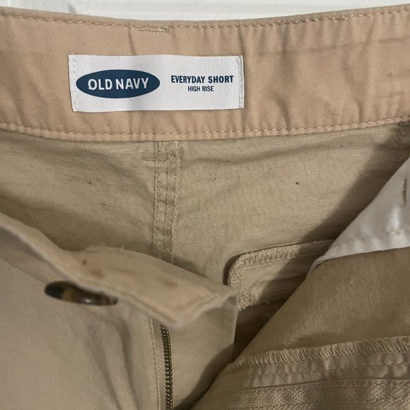 Old Navy Everyday Short - Picture 2 of 3